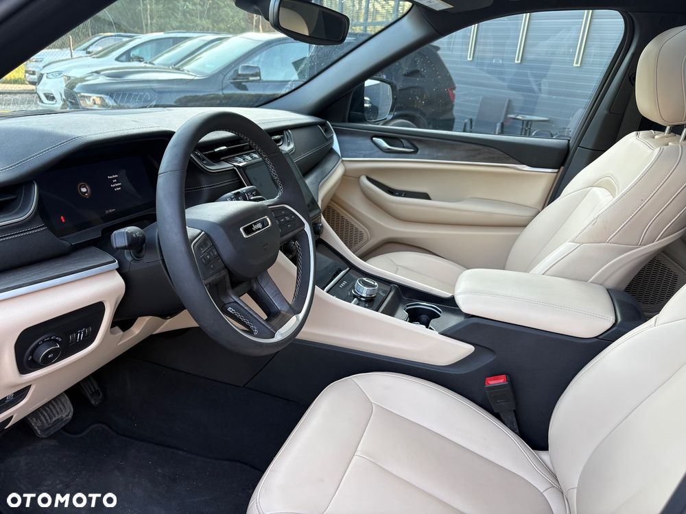 Jeep Grand Cherokee - 13