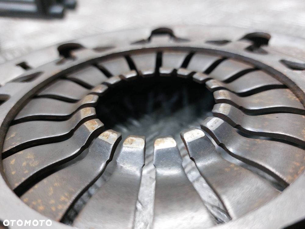 SPRZĘGŁO TARCZA + DOCISK + ŁOŻYSKO OPOROWE FORD FIESTA MK6 1.4 TDCI - 6