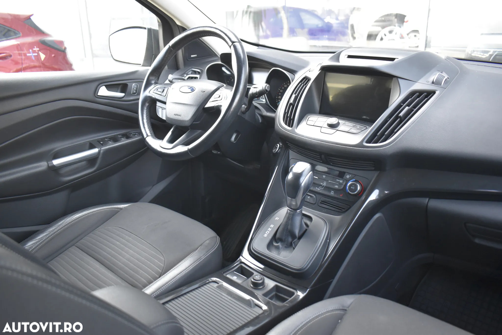 Ford Kuga 2.0 TDCi 4WD Powershift Titanium - 24