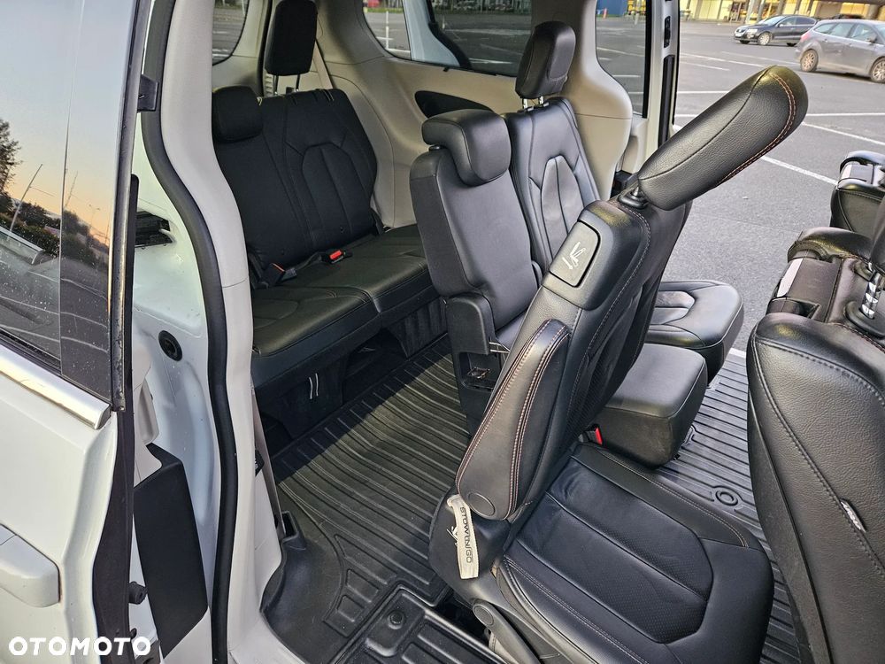 Chrysler Pacifica - 10