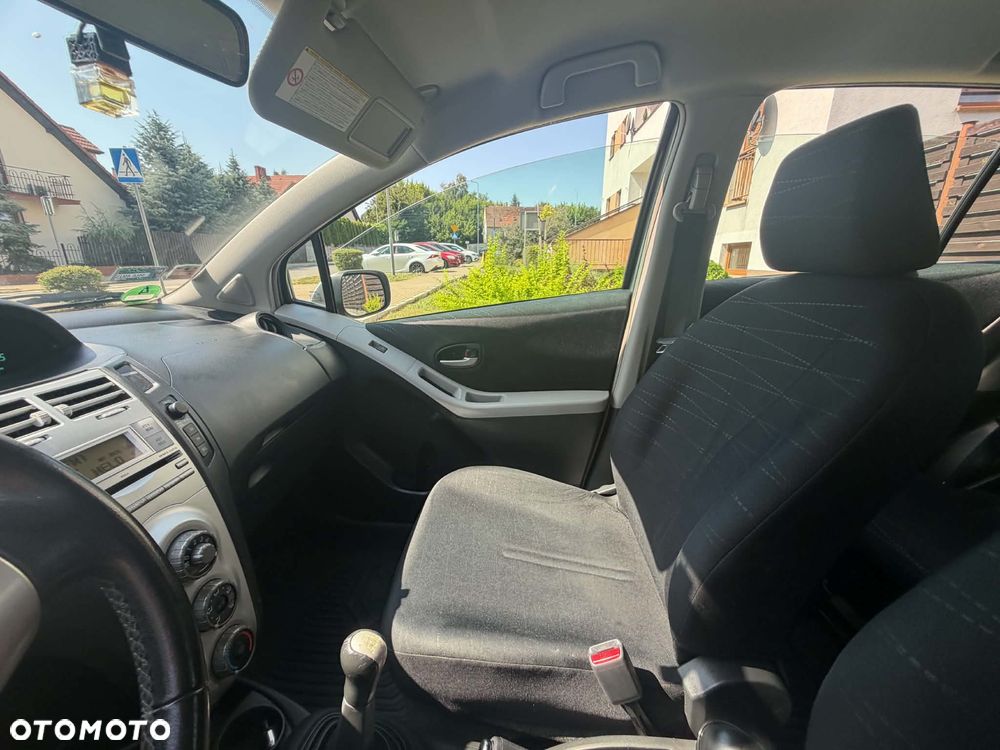 Toyota Yaris 1.3 Luna Premium - 21