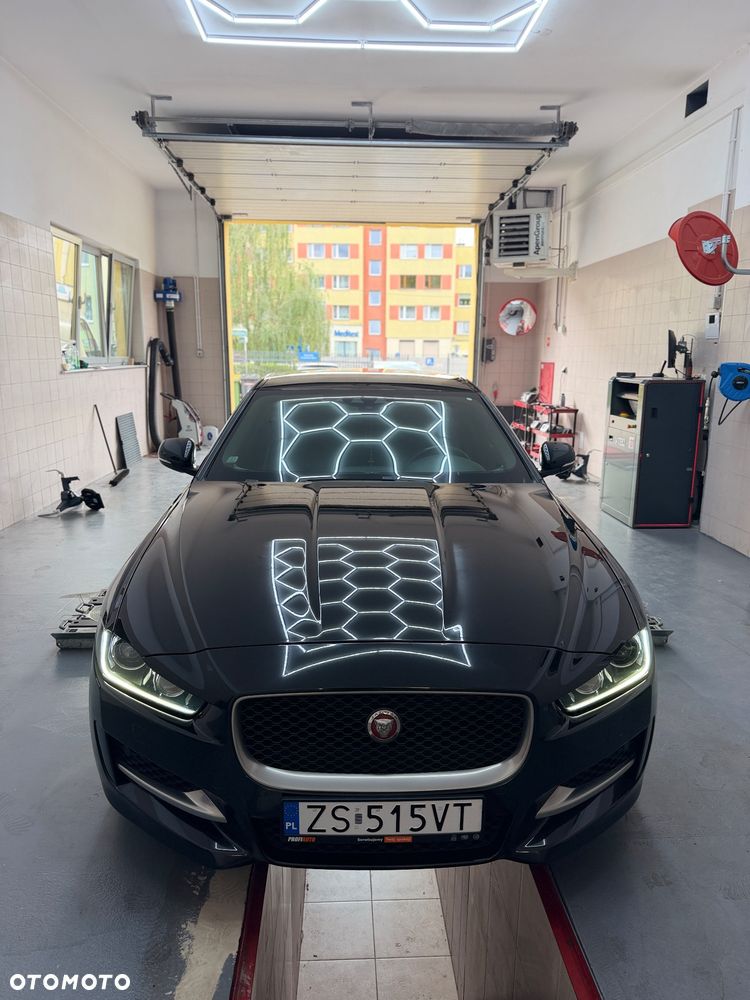 Jaguar XE 2.0 D AWD R-Sport - 7