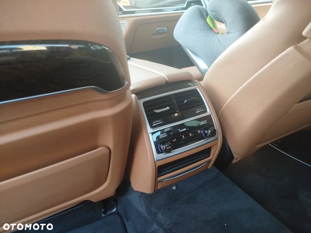 BMW Seria 7 740Li - 14