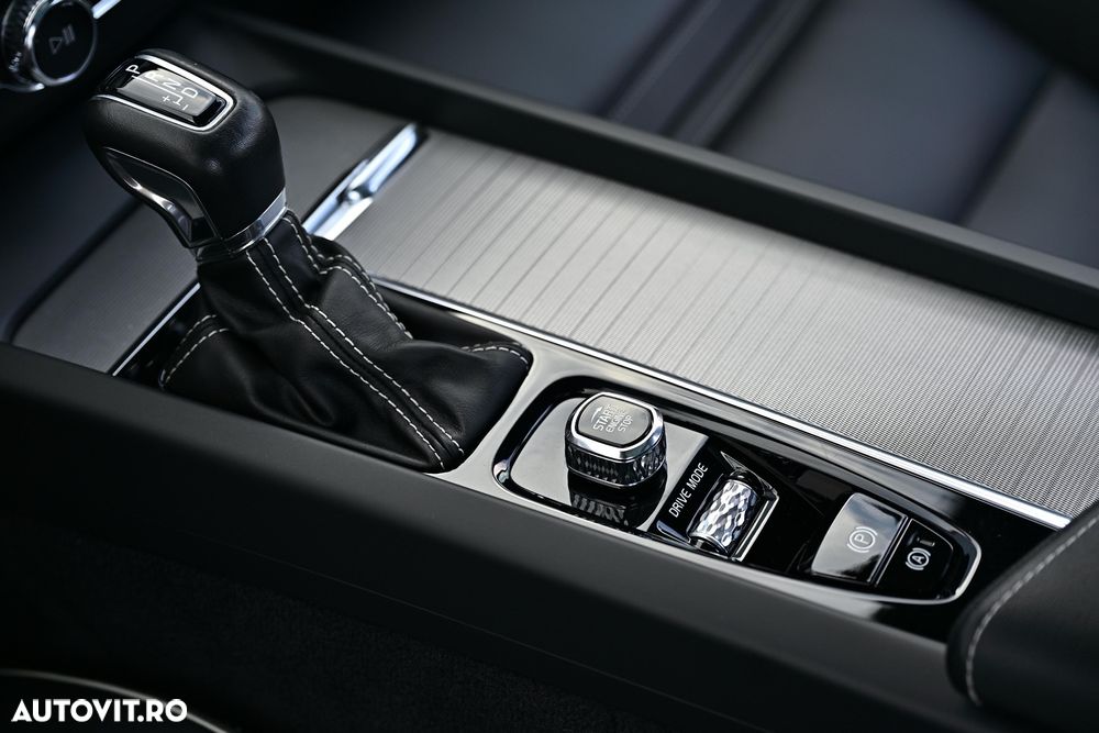 Volvo XC 60 T6 AWD Geartronic RDesign - 33