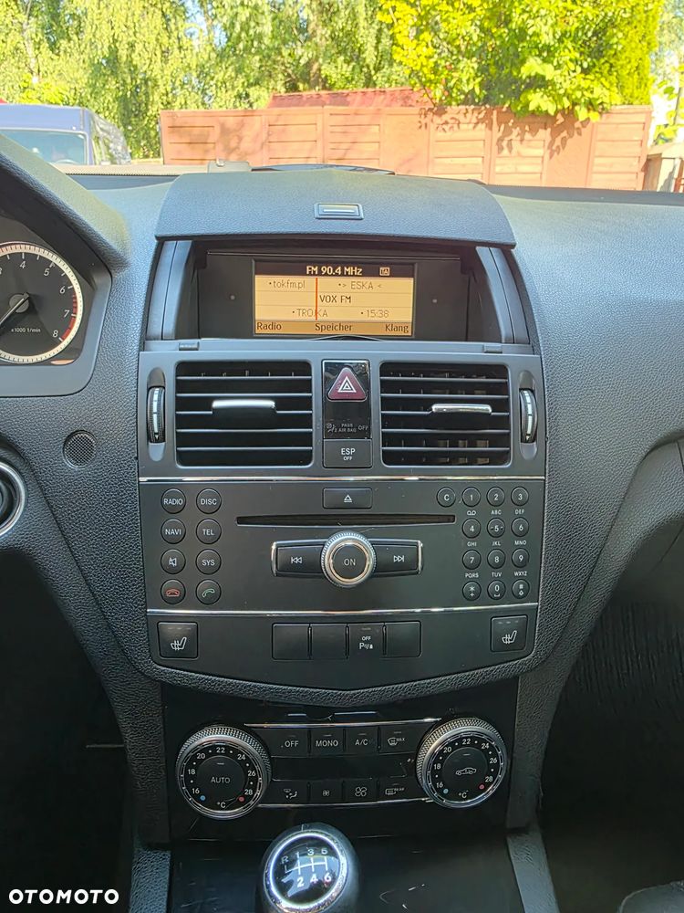 Mercedes-Benz Klasa C 180 Kompressor BlueEFFICIENCY Elegance - 36