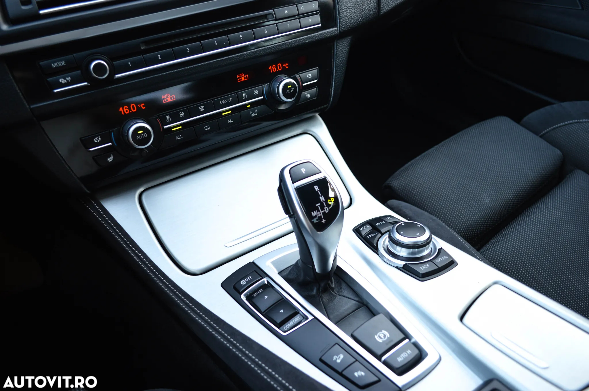 BMW Seria 5 525d xDrive Sport-Aut. - 28