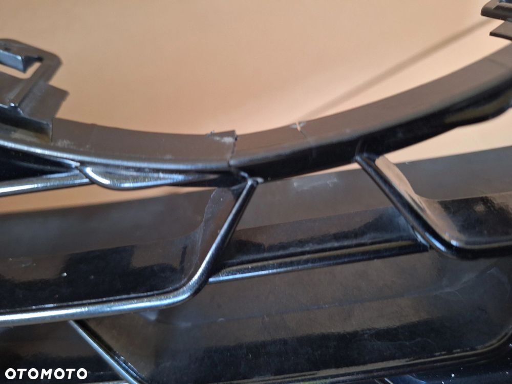 TOYOTA YARIS III LIFT 14-17 KRATKA ATRAPA ŚRODKOWA ZDERZAKA PRZÓD+CHROMY ORYG. TOYOTA 53102-0D060 / 53112-0D410 WYSYŁKA - 10