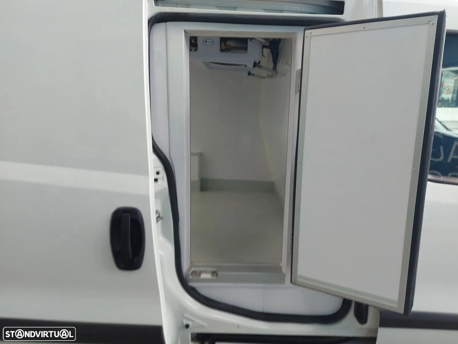 Fiat DOBLO EASY FRIO ESTRADA E GARAGEM - 9