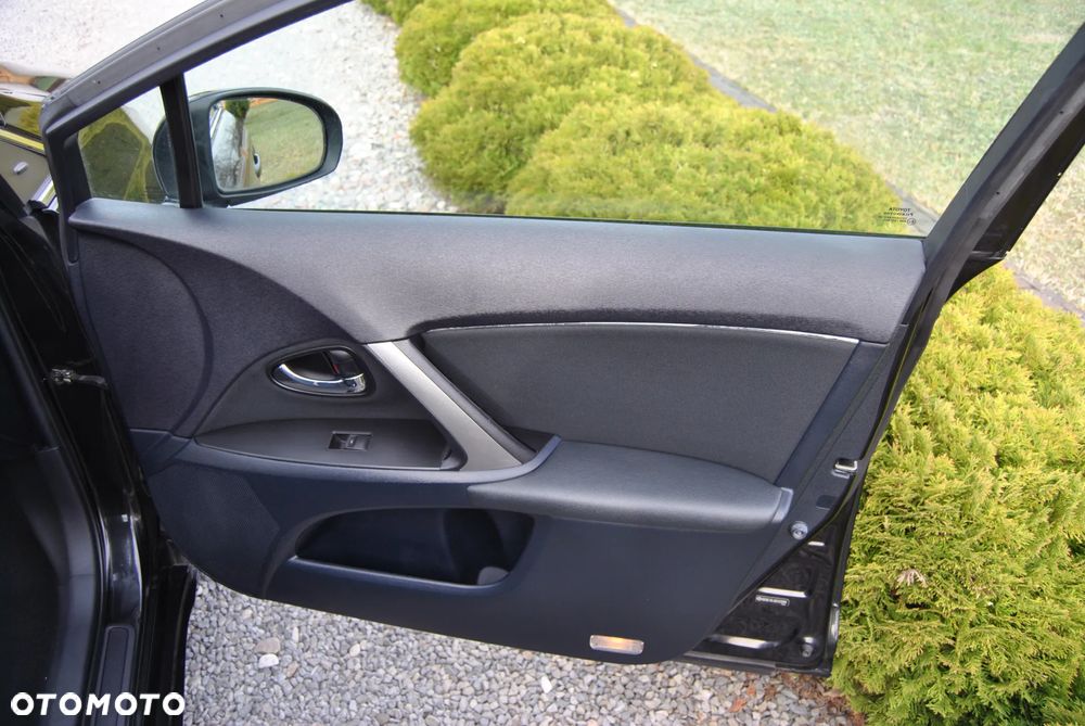 Toyota Avensis 1.6 Sol - 26