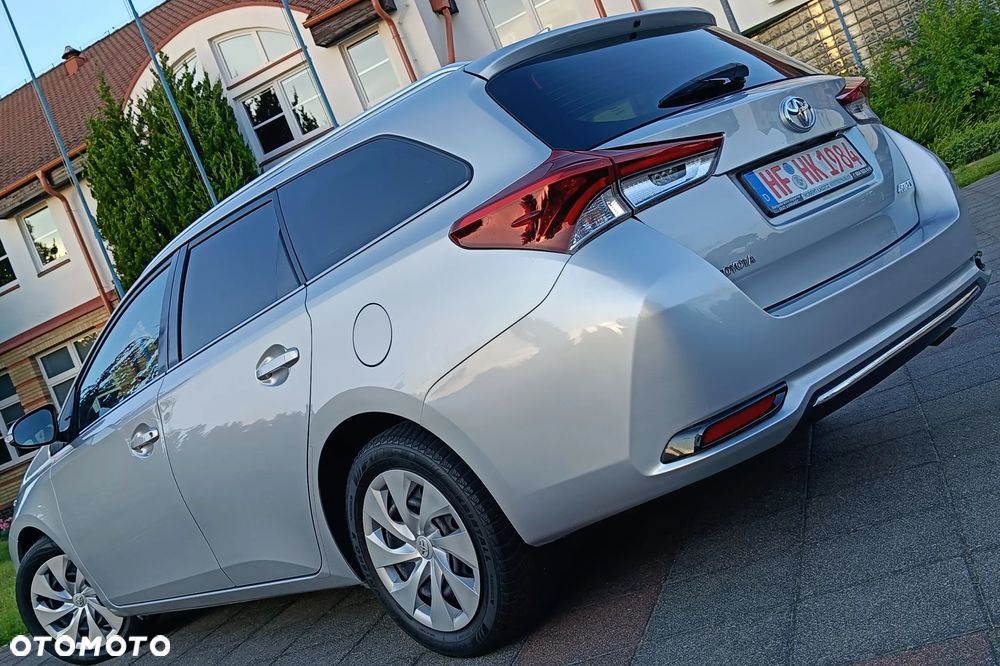 Toyota Auris 1.6 D-4D Executive - 16