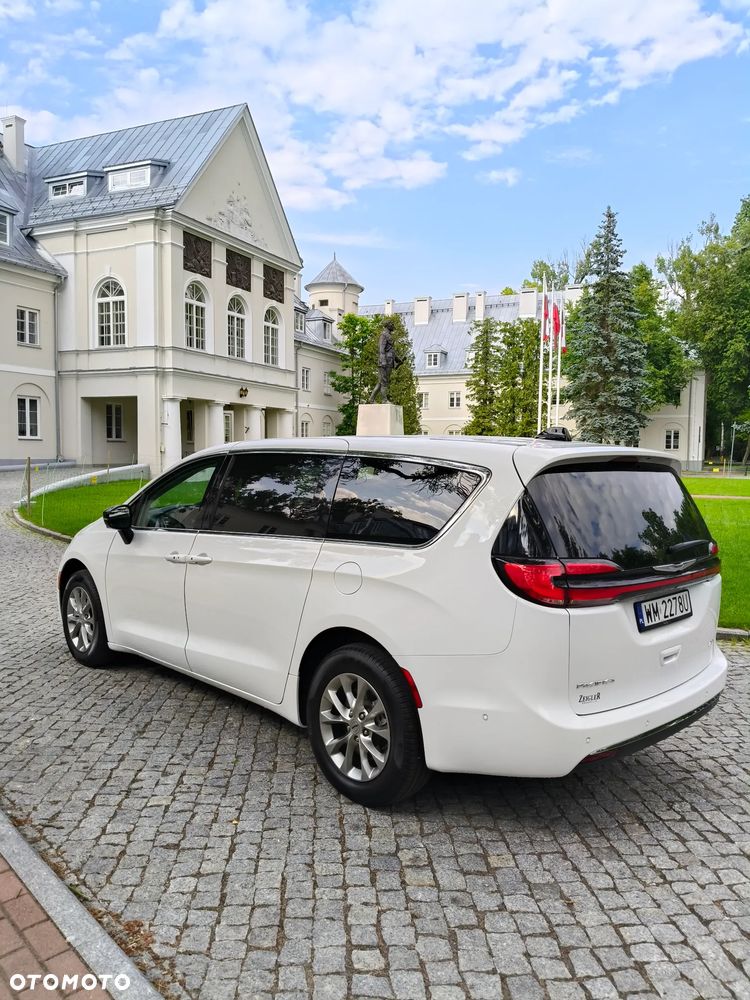 Chrysler Pacifica - 2