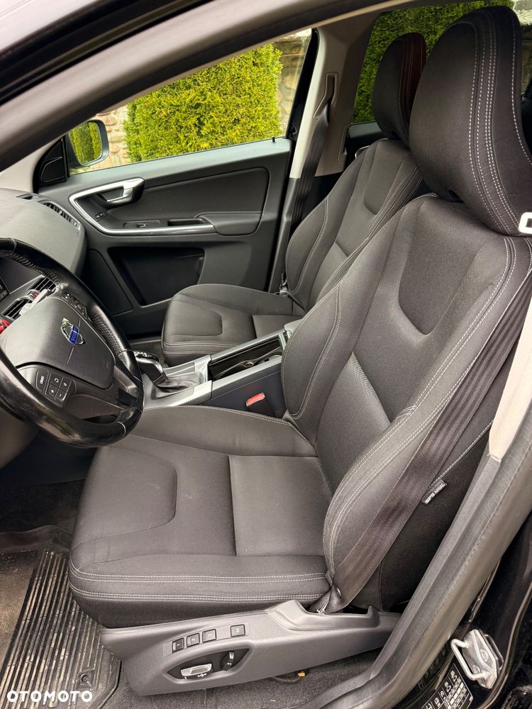Volvo XC 60 D5 AWD Kinetic - 6