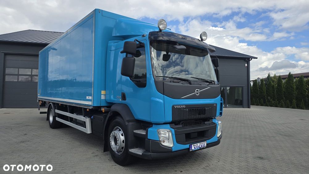 Volvo FL 250 Euro 6 18 palet zabudowa SCHMITZ kontener kurierka full air super stan! do końca ASO! świeży import! - 1