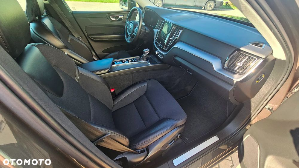 Volvo XC 60 T5 GPF AWD Momentum - 16