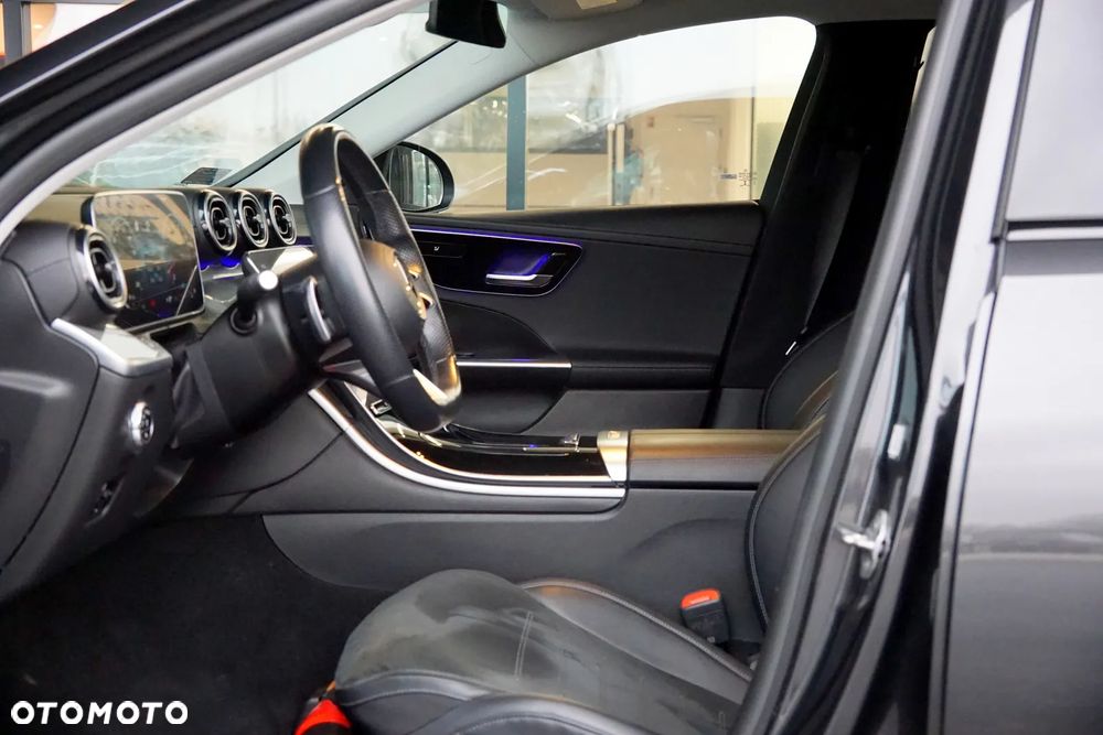 Mercedes-Benz Klasa C 180 9G-TRONIC AMG Line - 18
