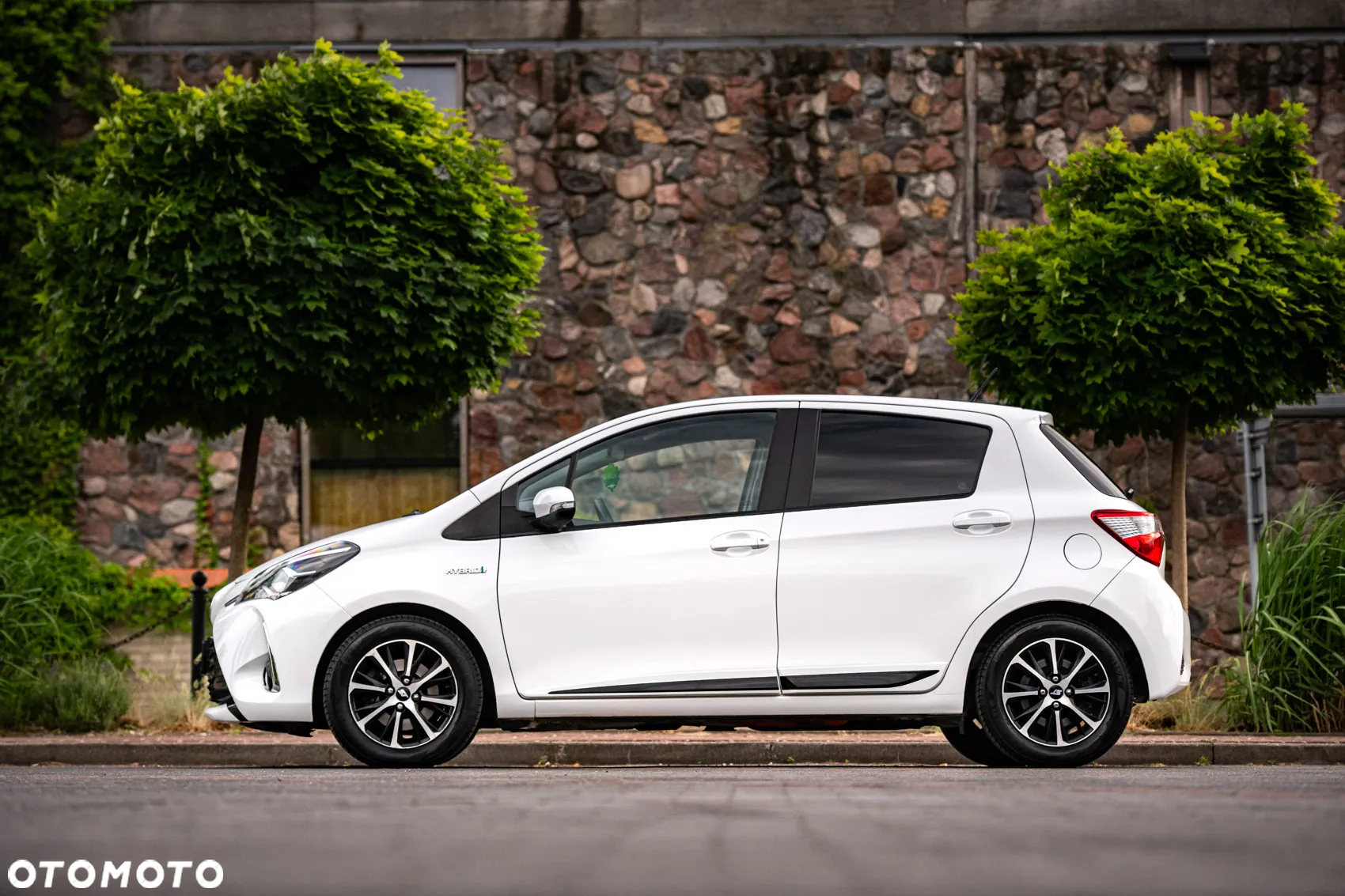 Toyota Yaris Hybrid 100 Premium EU6 - 6