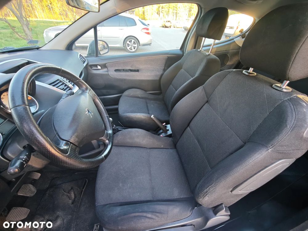 Peugeot 207 - 14