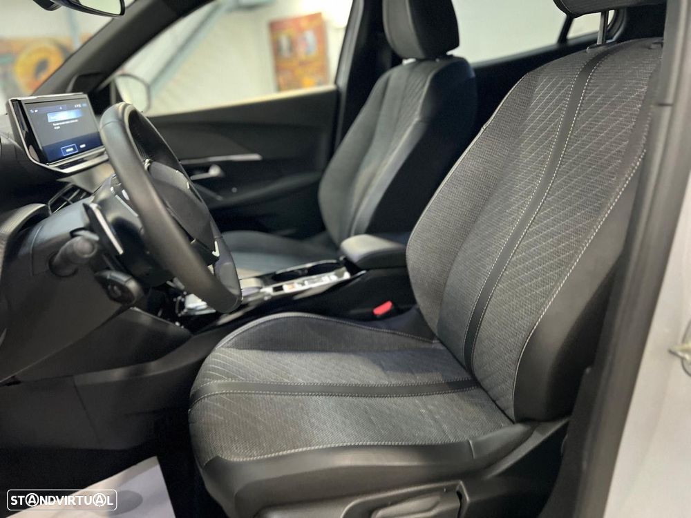 Peugeot 2008 1.2 Hybrid Allure e-DCS6 - 16