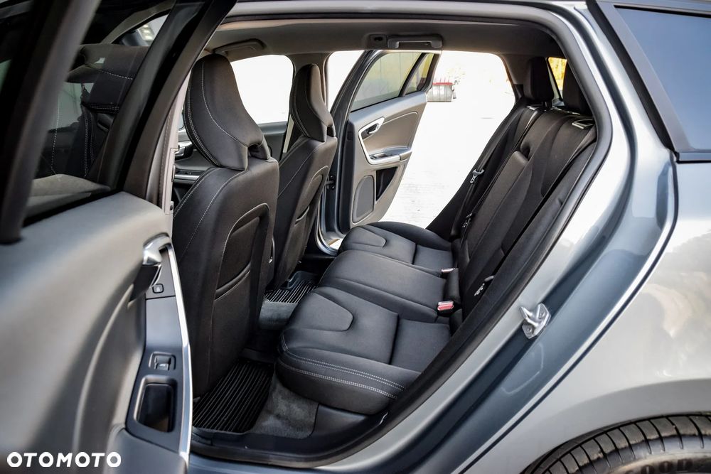 Volvo V60 D3 Drive-E Momentum - 23