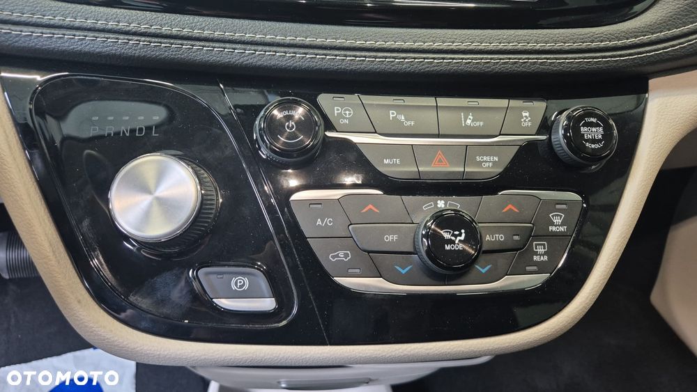 Chrysler Pacifica - 20