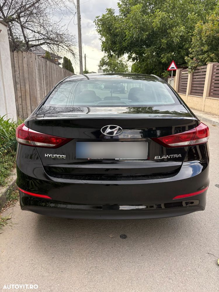 Hyundai Elantra 1.6 MPi Comfort - 8
