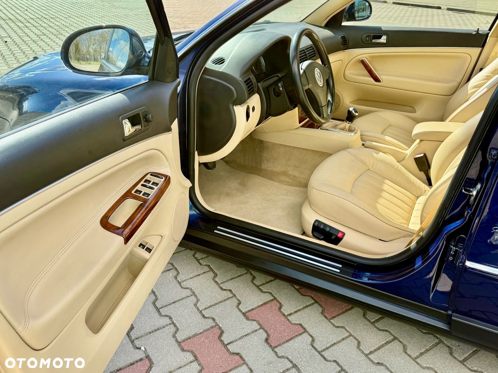 Volkswagen Passat - 15