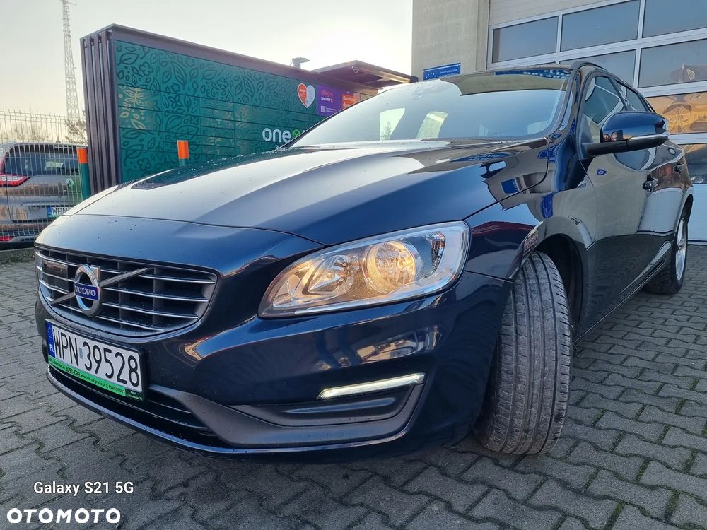 Volvo V60 D2 Momentum - 2