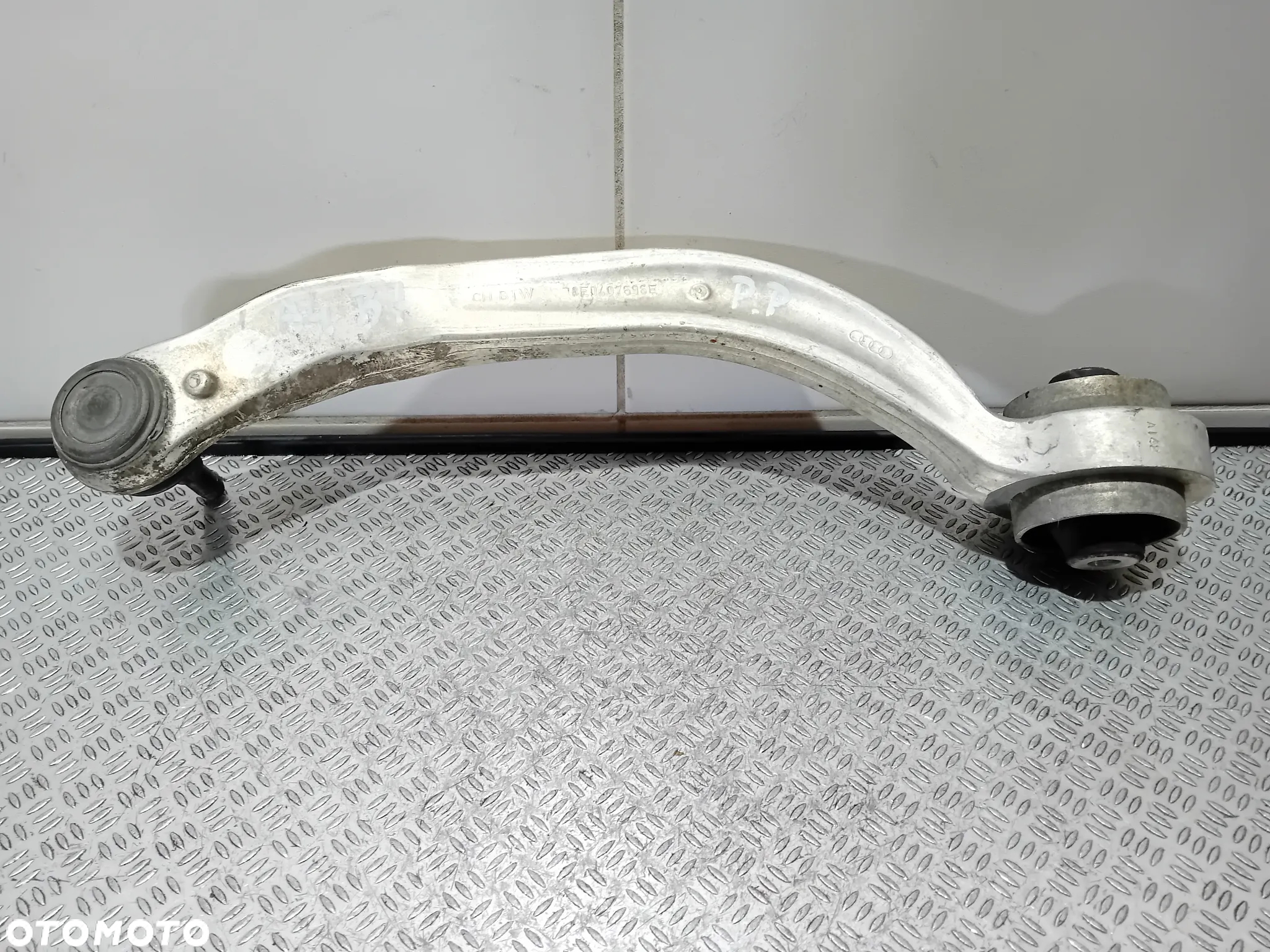 wahacz prawy przód Audi A4 B7 3.0 D 8E0407696E - 3