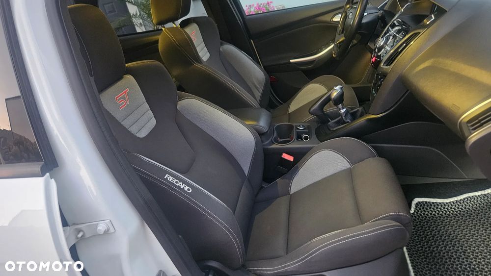 Ford Focus 2.0 EcoBoost ST mit Leder-Sport-Paket - 22