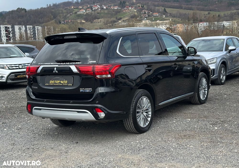 Mitsubishi Outlander 2.4 4WD Top - 4