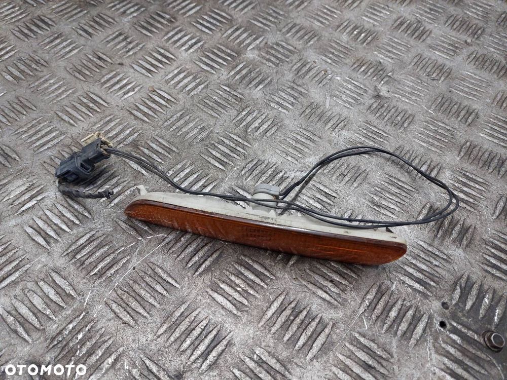 KIERUNKOWSKAZ OBRYSÓWKA ZDERZAKA LEWY PRZÓD VOLVO V40 S40 I LIFT 30621937 - 1