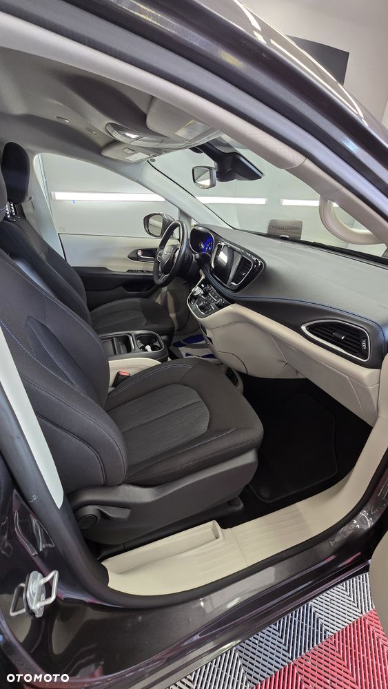 Chrysler Pacifica - 14