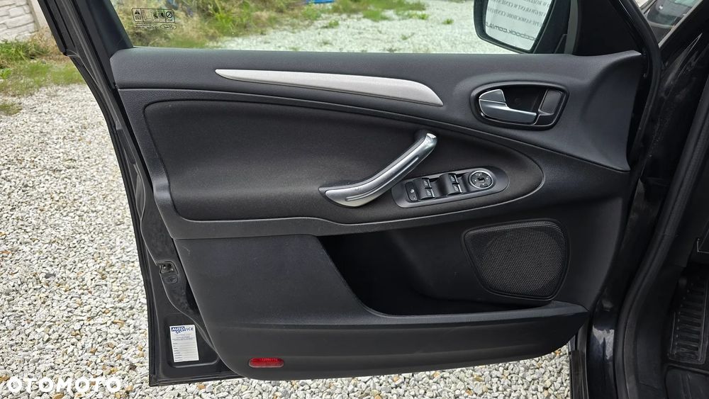 Ford S-Max - 17