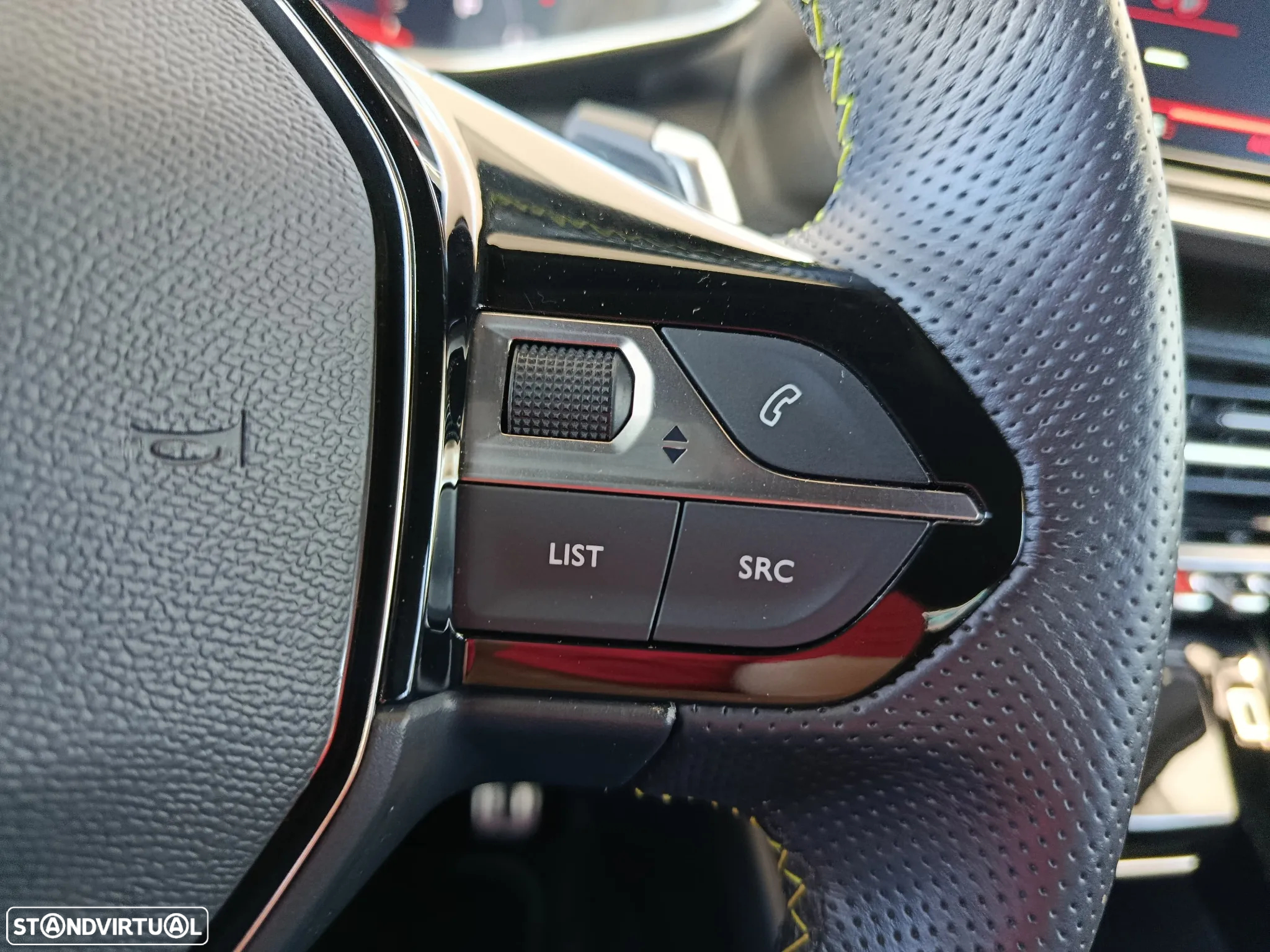 Peugeot 2008 PureTech 130 EAT8 GT - 9