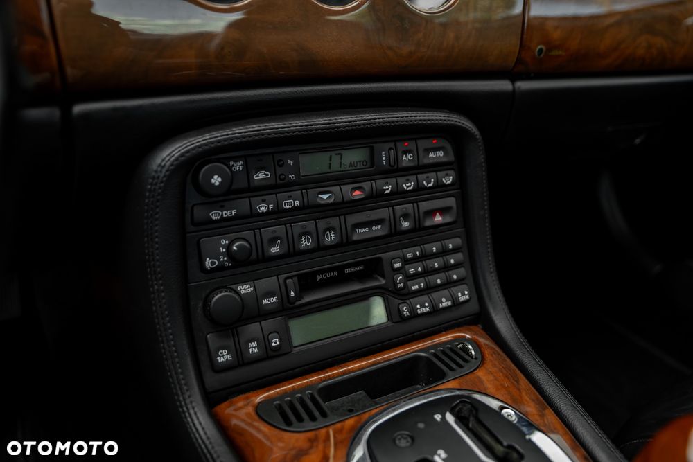 Jaguar XK8 - 24
