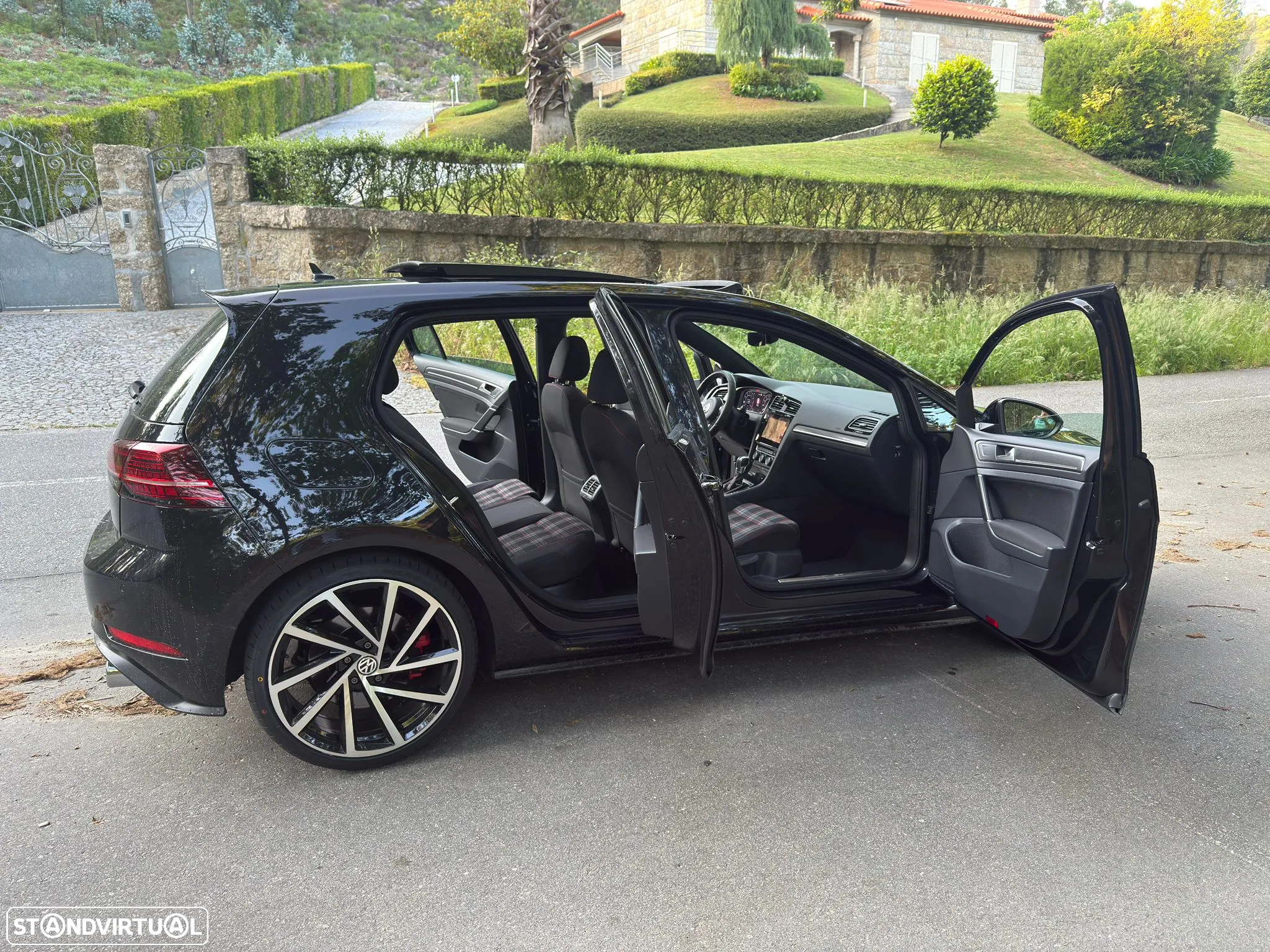 VW Golf 2.0 TSI GTI DSG - 36