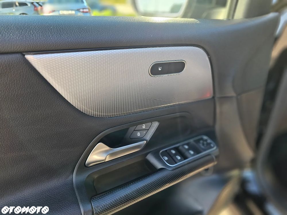 Mercedes-Benz GLB 200 AMG Line 7G-DCT - 34