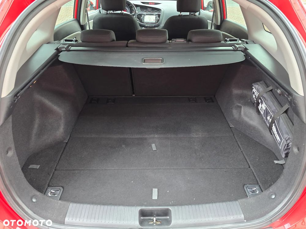 Kia Ceed 1.6 CRDi 128 Dream Team Edition - 31