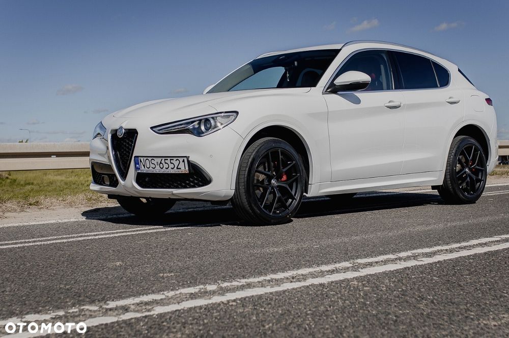 Alfa Romeo Stelvio - 17