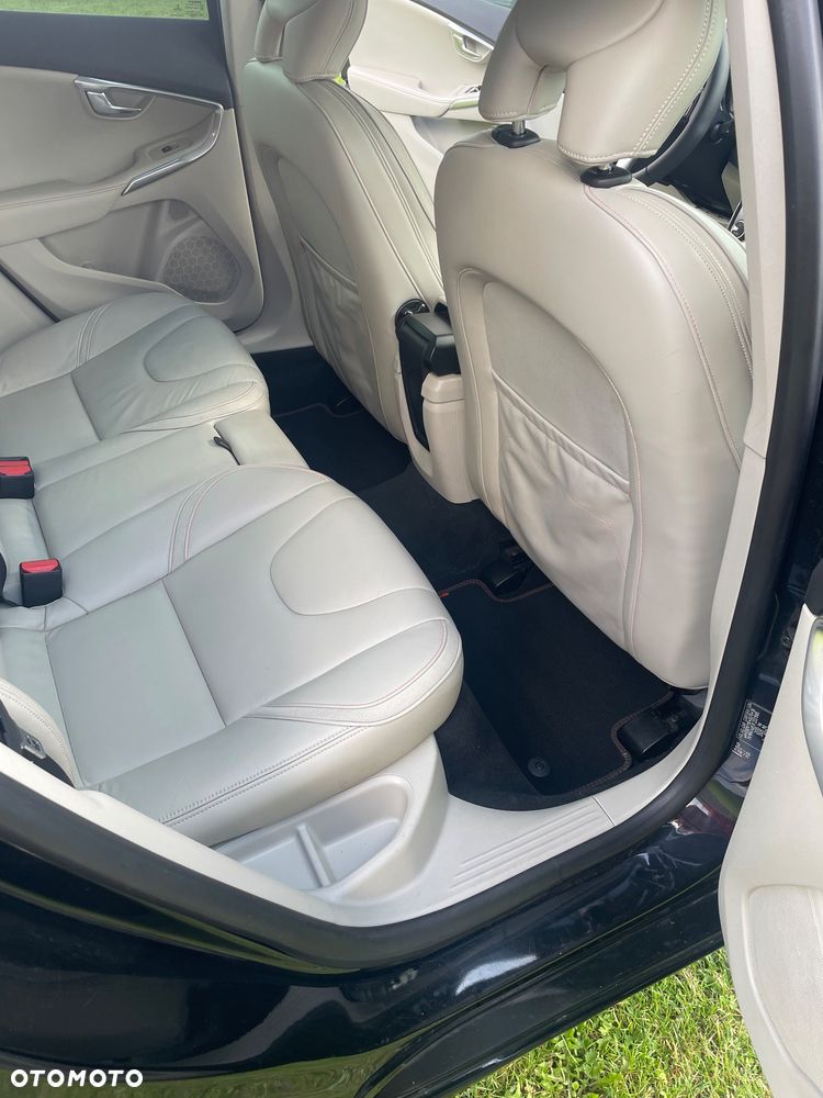 Volvo V40 D4 Drive-E Ocean Race - 12