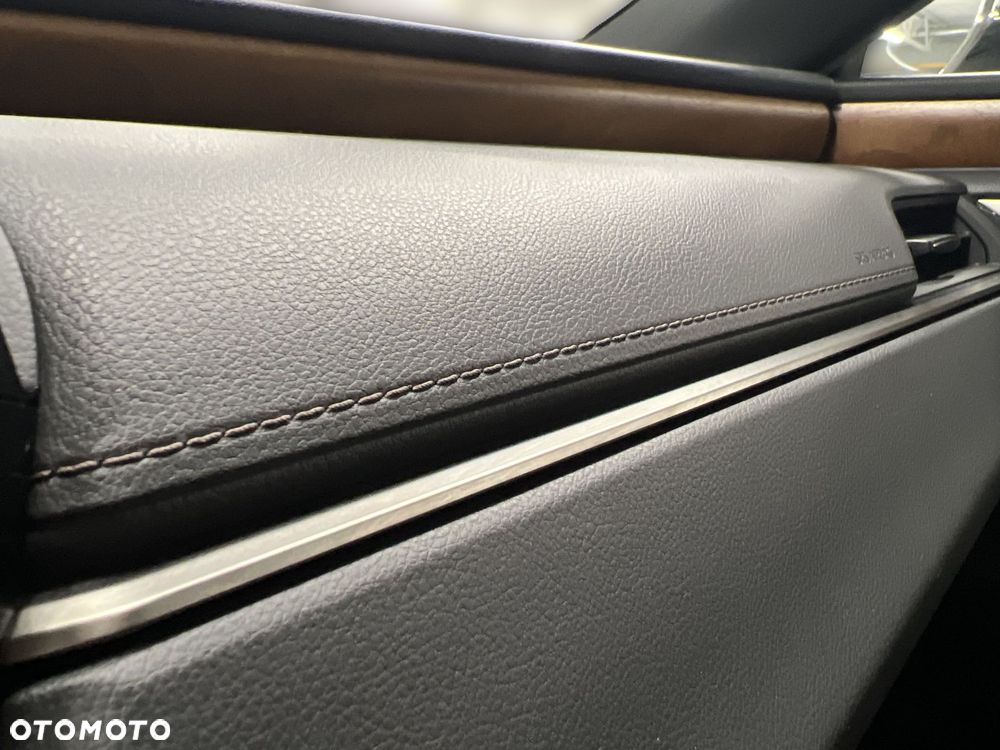 Lexus ES 300h Prestige - 31
