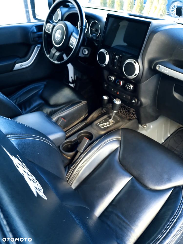 Jeep Wrangler 3.6 Unlim Rubicon X - 32