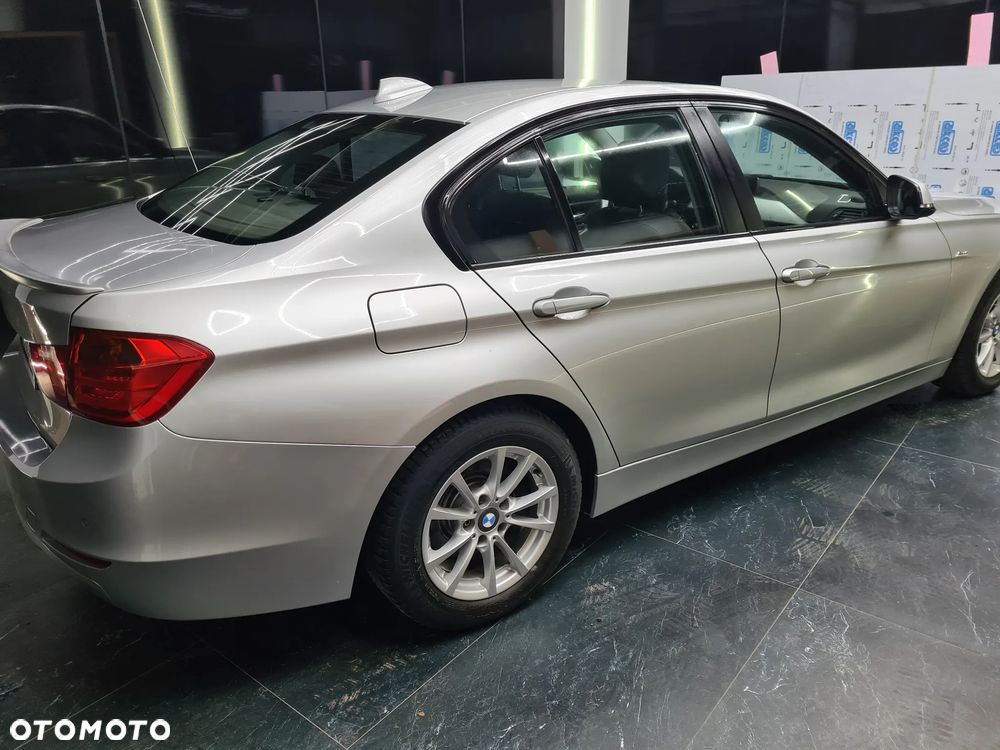 BMW Seria 3 316d Sport Line - 17
