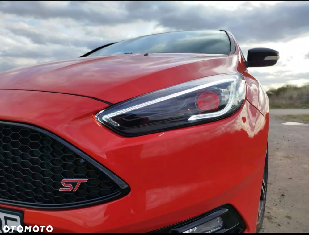 Ford Focus 2.0 EcoBoost ST - 8