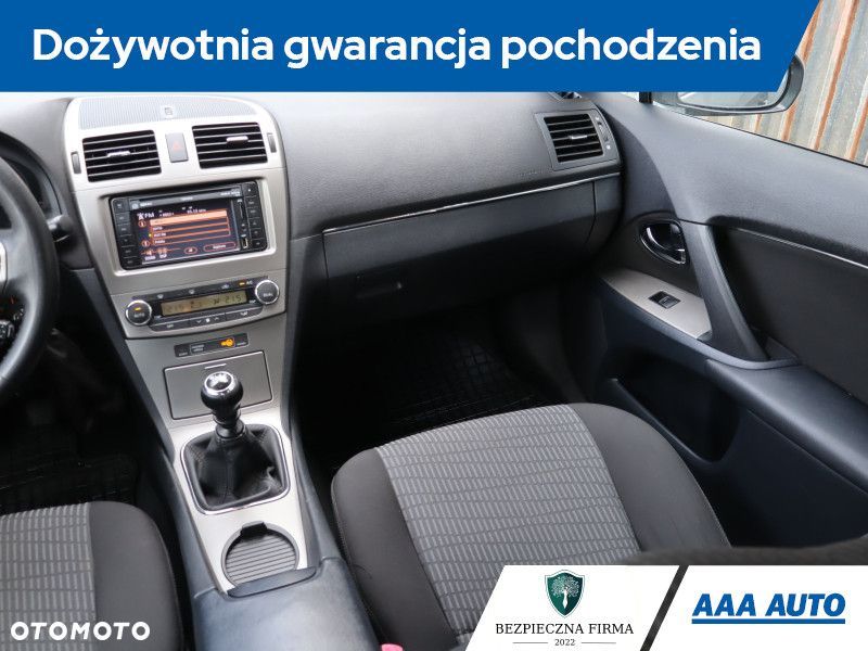 Toyota Avensis - 10