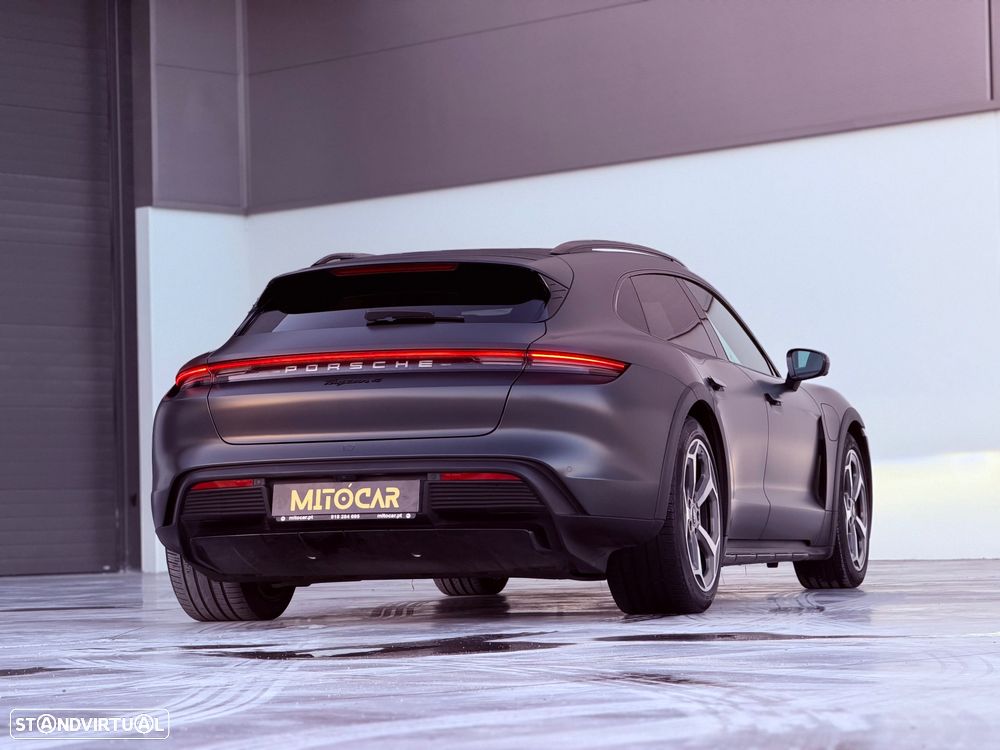Porsche Taycan Cross Turismo 4 - 9