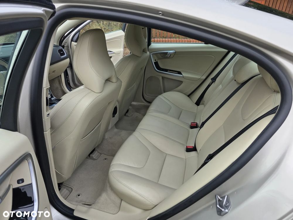 Volvo S60 D4 Geartronic Summum - 30