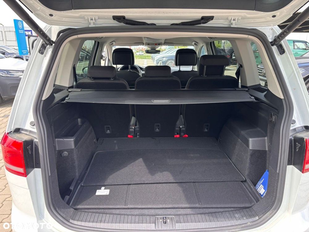 Volkswagen Touran - 13