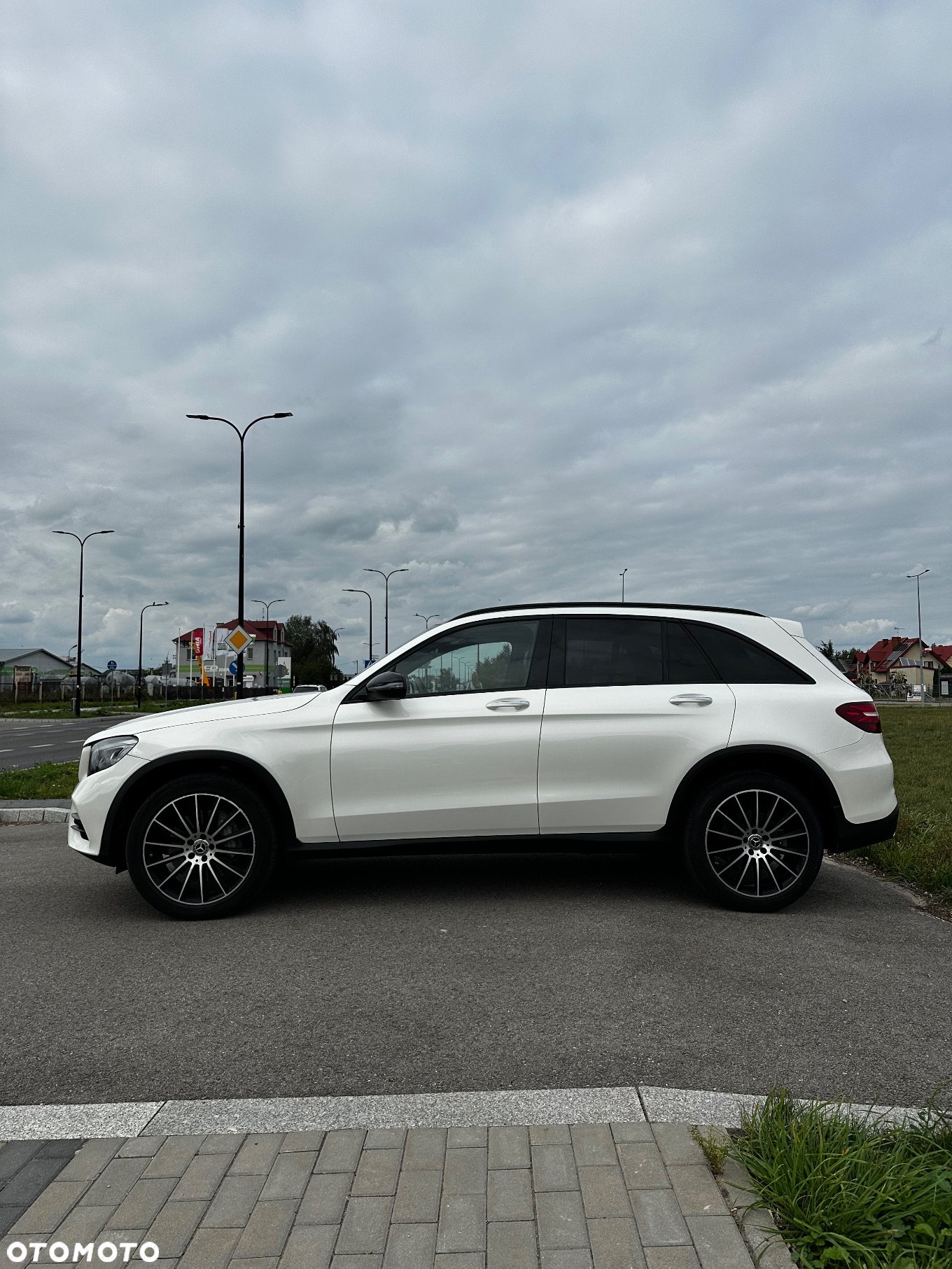 Mercedes-Benz GLC 300 4Matic 9G-TRONIC AMG Line - 12