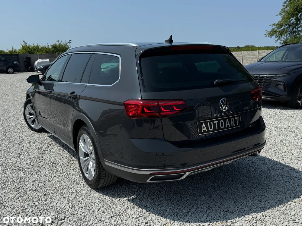 Volkswagen Passat Alltrack 2.0 TDI SCR DSG 4Motion - 11